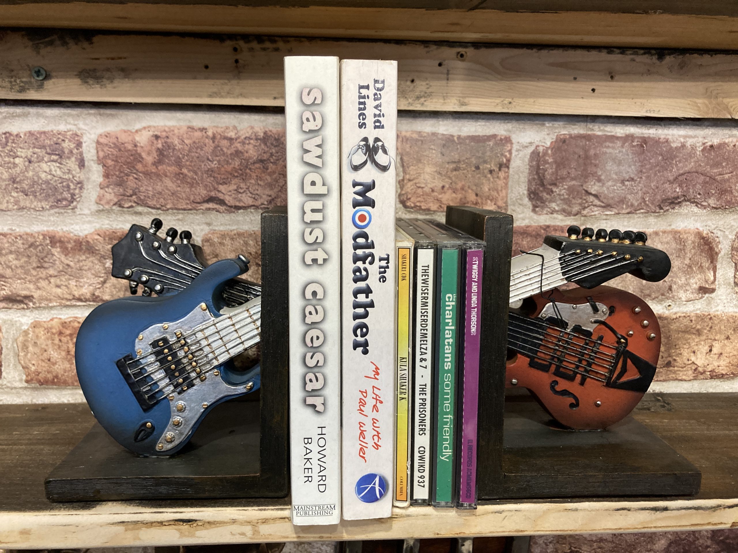 Shelf Tidy / Bookends Electric Guitars pair - Image 4
