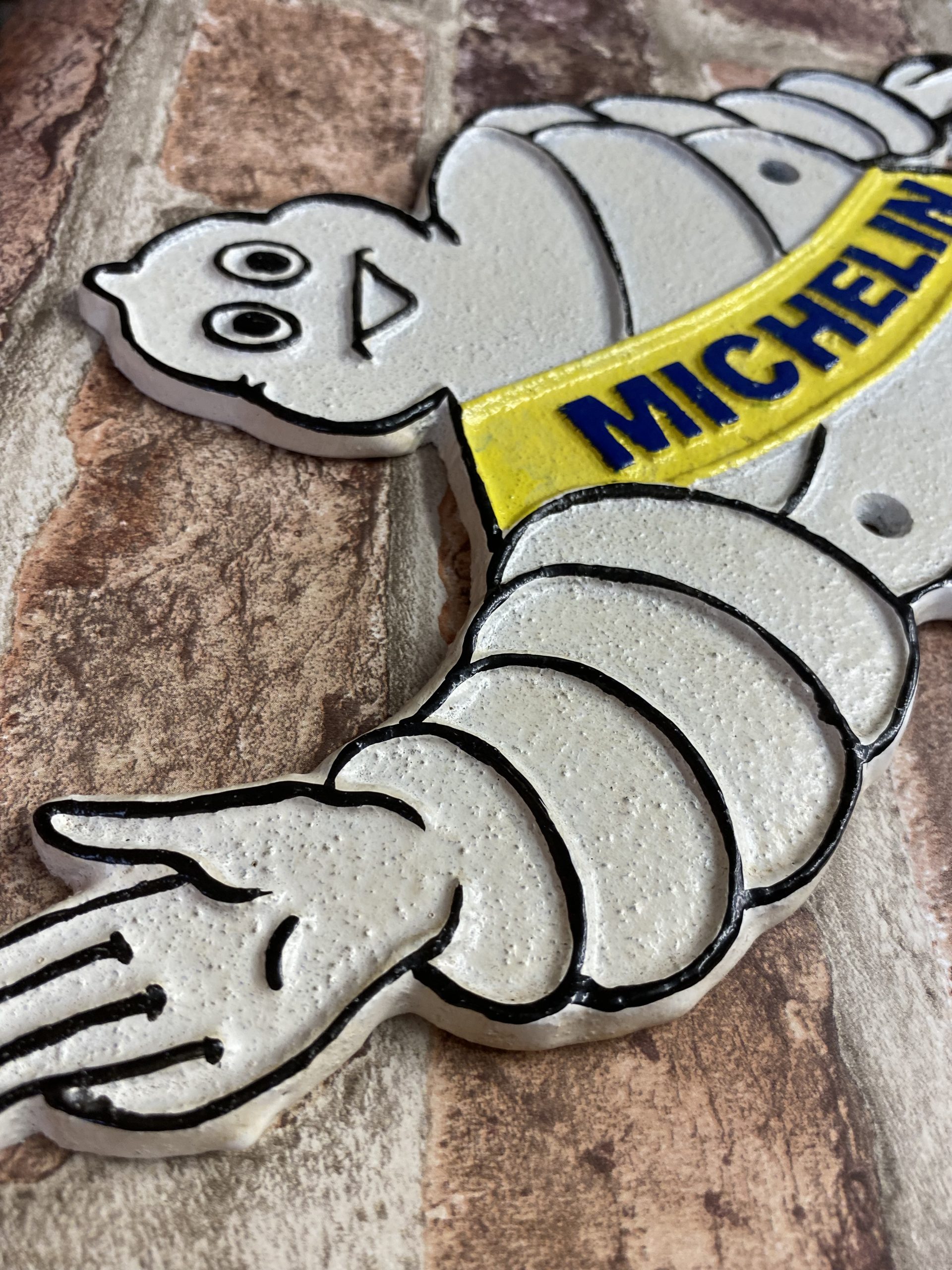 Cast Iron Wall Plaque Waving Michelin Man - Image 4