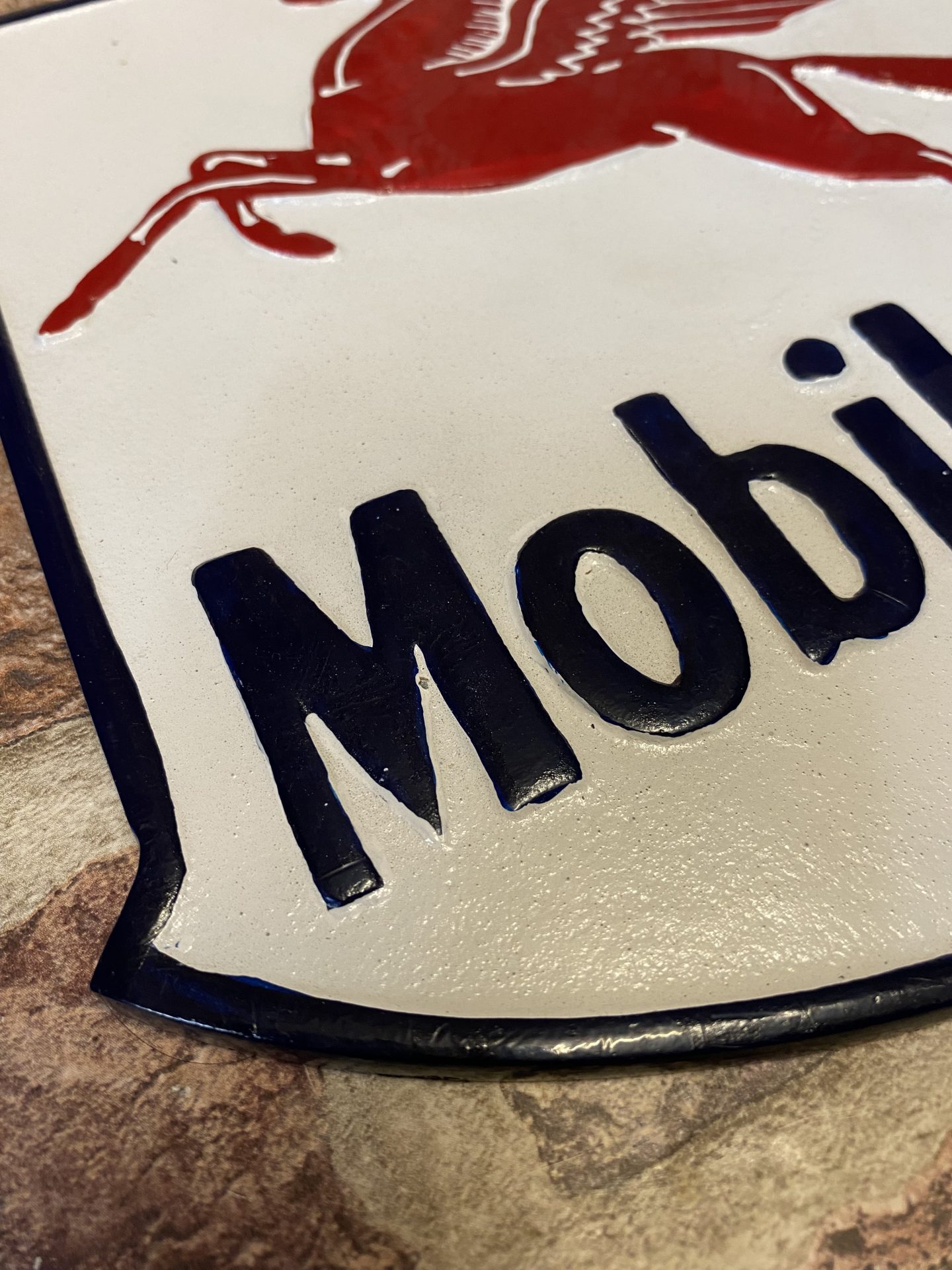 plaque mobilgas ronde avec pegase tole deco garage huile
