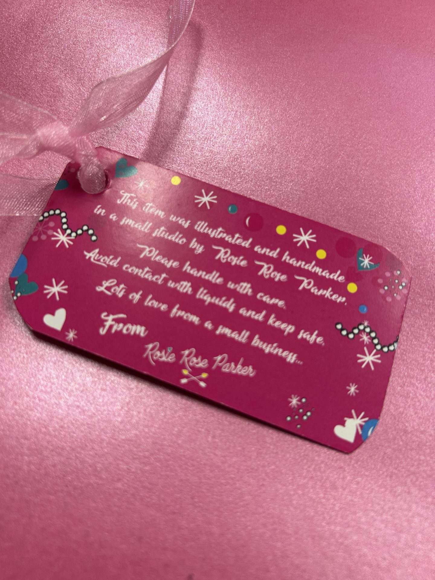 Retro Frankie and Flamingo In Car Pin Brooch - Image 5