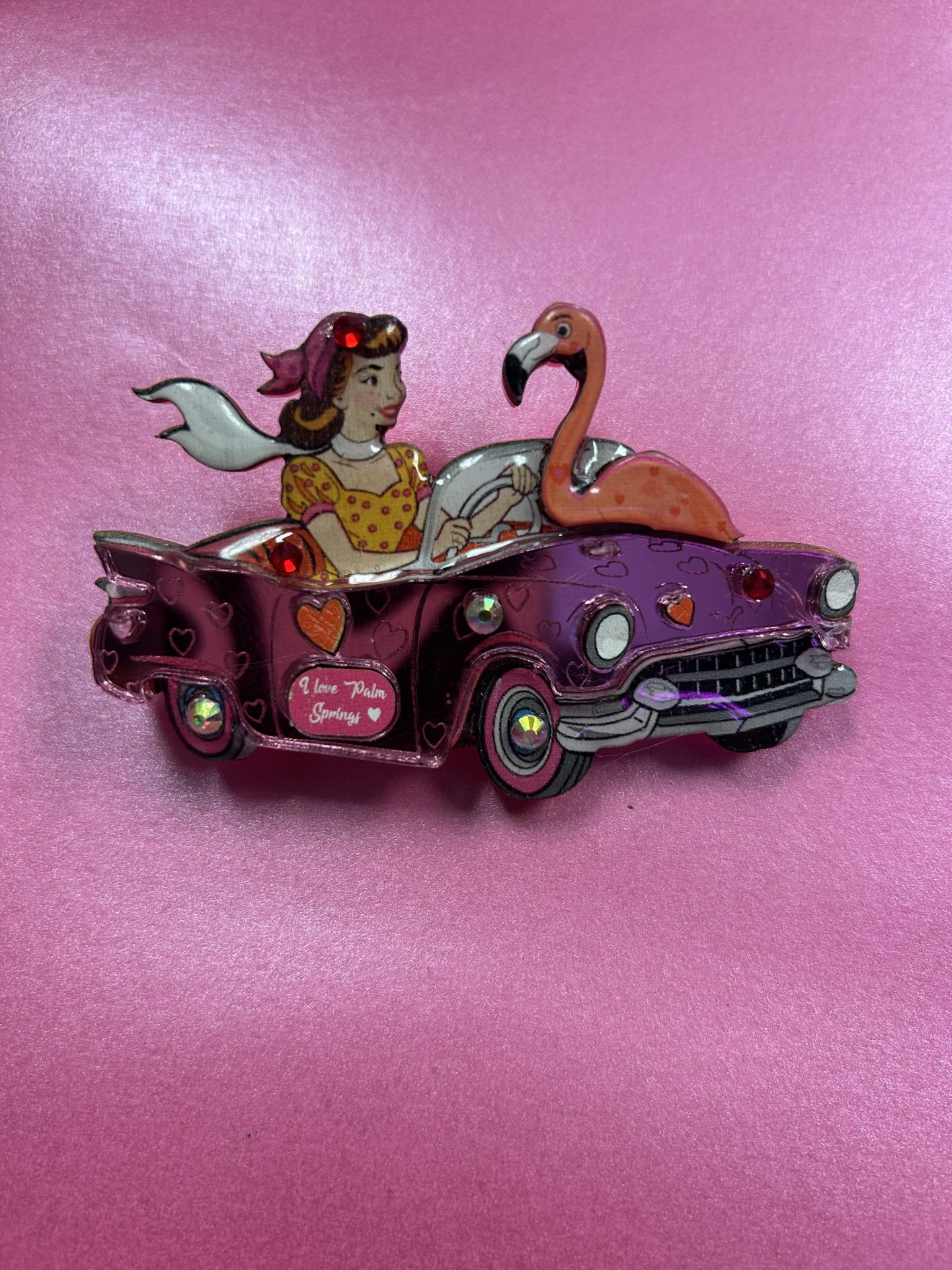 Retro Frankie and Flamingo In Car Pin Brooch - Image 6
