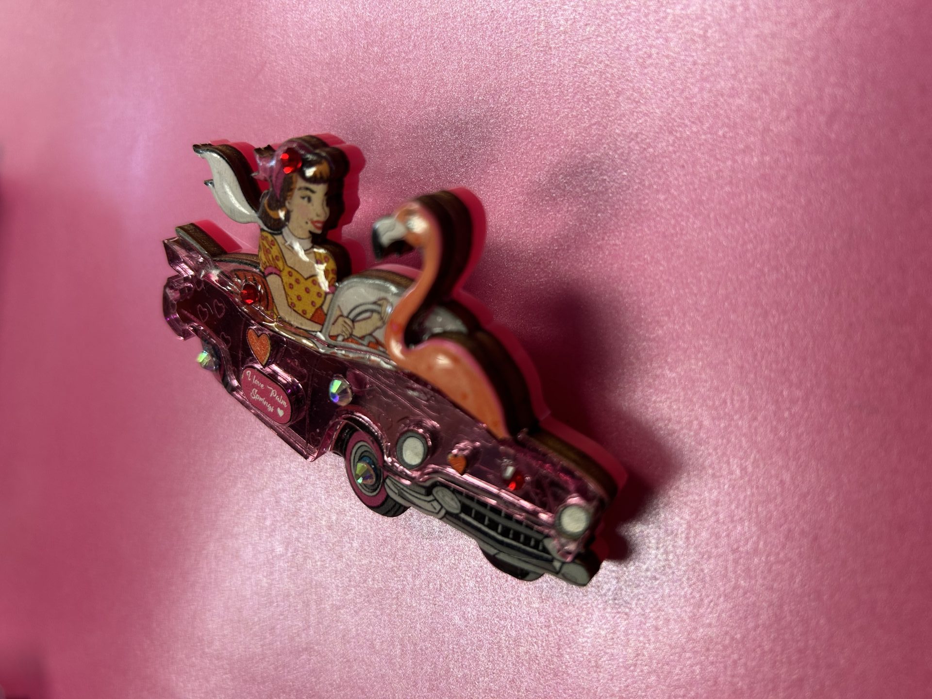 Retro Frankie and Flamingo In Car Pin Brooch - Image 3