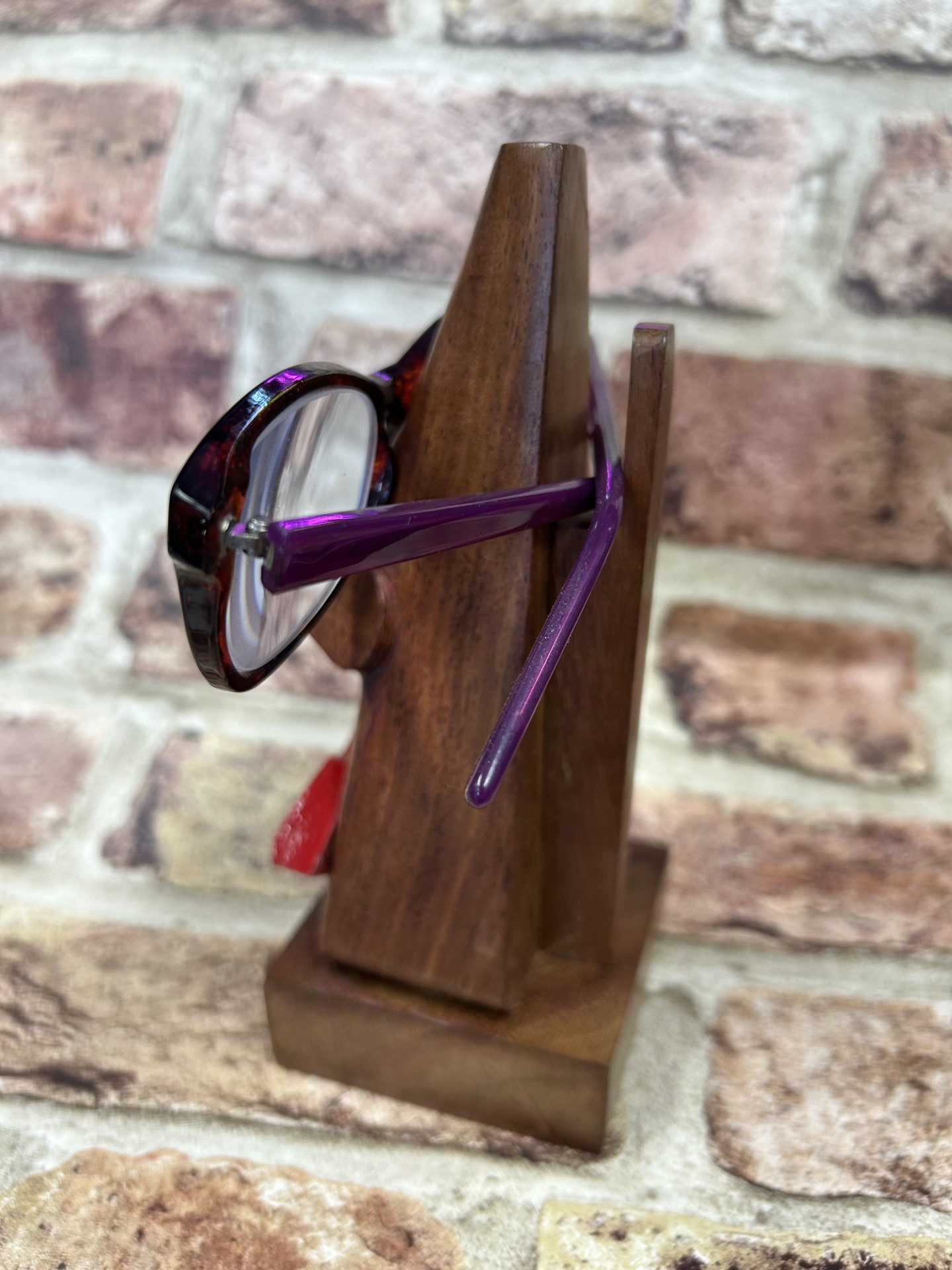 Red Lips Glasses Holder / Stand Wood - Image 4