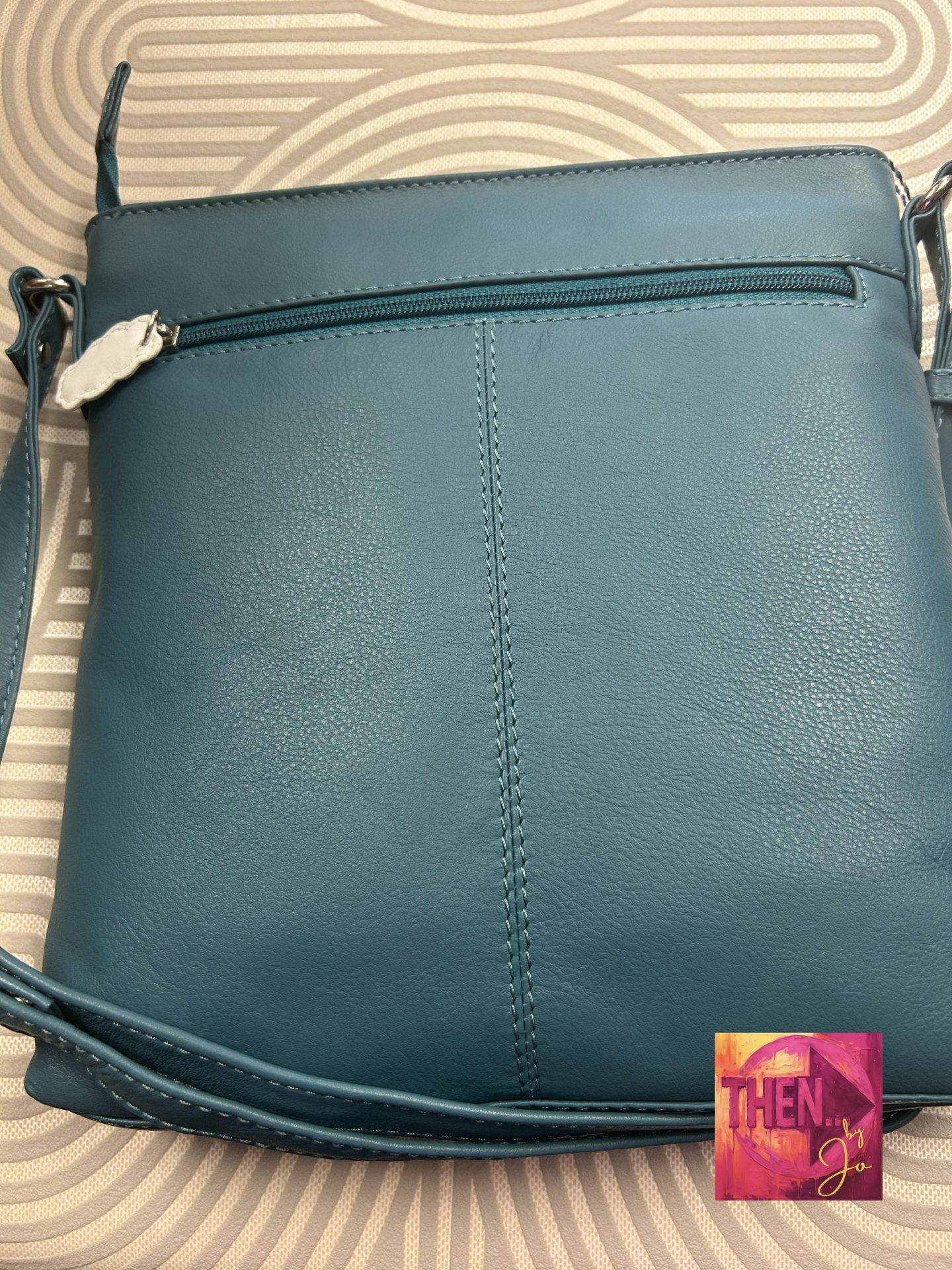 Bella's Head Cross Body Bag Green - Image 4