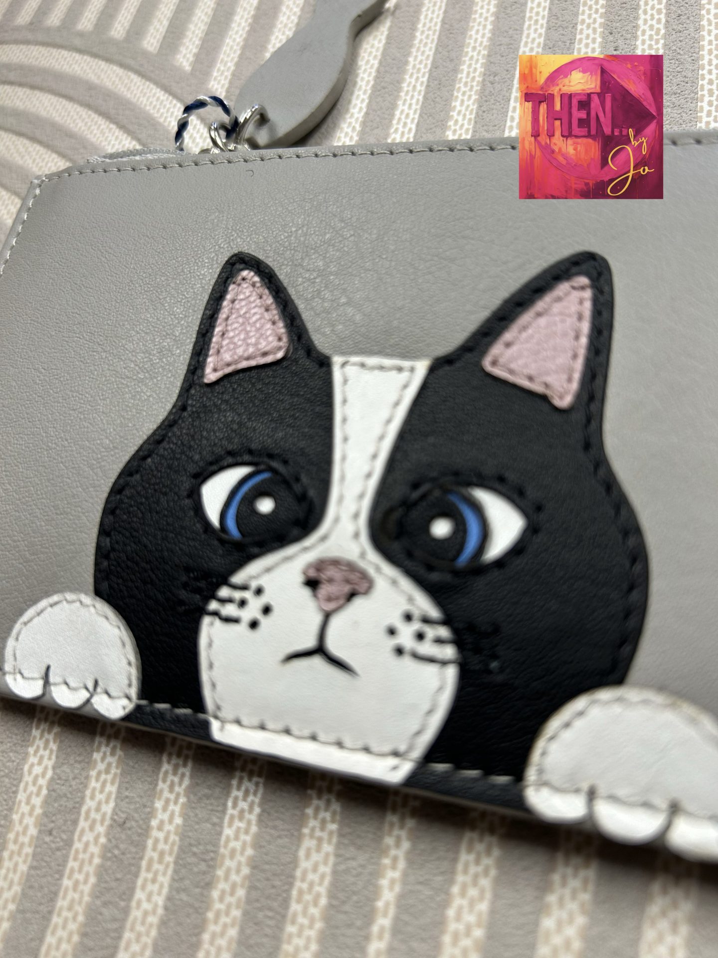 Black And White Cat Grey Coin Purse - Image 4