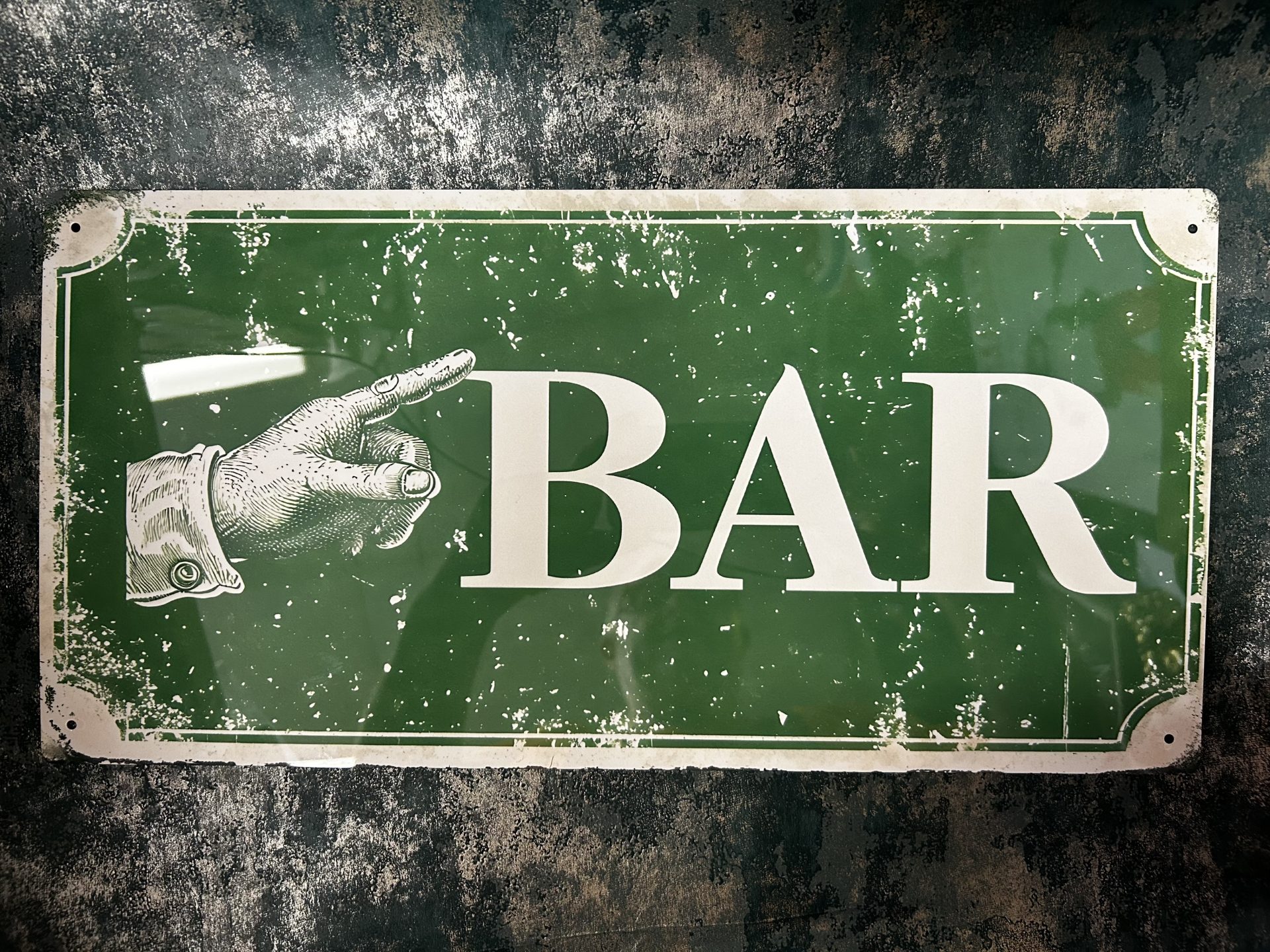 Metal Sign Aluminium, Bar With Pointing Hand 16" x 8"